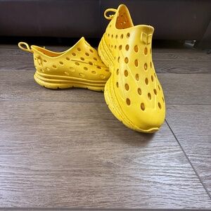 Kane Revive Active Recovery Shoe Yellow Women's Size 8 Perforated Washable